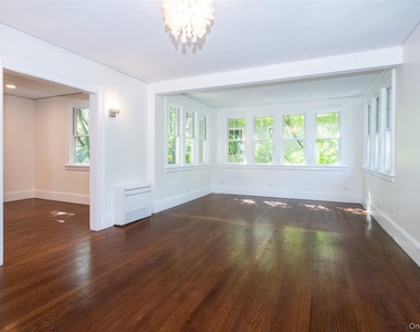 162 Rockingstone Avenue - Photo Thumbnail 4