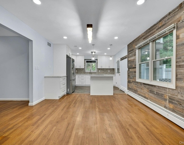 186 Midland Avenue - Photo Thumbnail 6