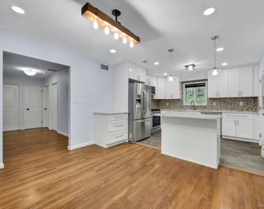 186 Midland Avenue - Photo Thumbnail 8