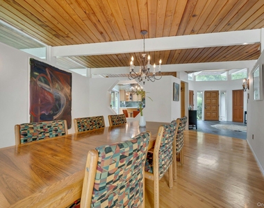 107 Holly Place - Photo Thumbnail 10