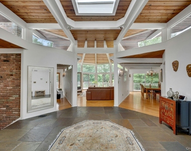 107 Holly Place - Photo Thumbnail 4
