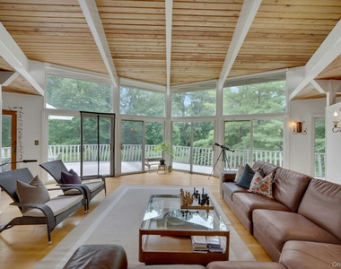 107 Holly Place - Photo Thumbnail 7