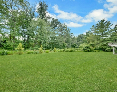 107 Holly Place - Photo Thumbnail 32