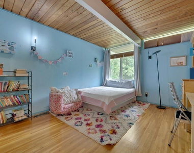 107 Holly Place - Photo Thumbnail 23