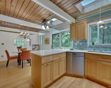 107 Holly Place - Photo Thumbnail 14