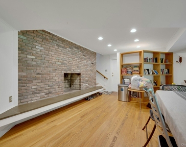 107 Holly Place - Photo Thumbnail 26
