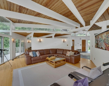 107 Holly Place - Photo Thumbnail 6