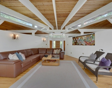 107 Holly Place - Photo Thumbnail 5