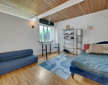 107 Holly Place - Photo Thumbnail 22