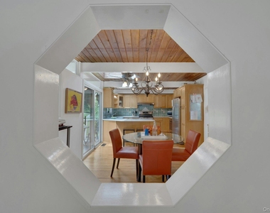 107 Holly Place - Photo Thumbnail 11