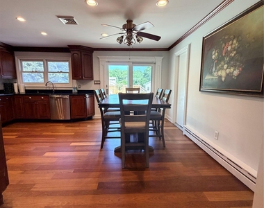 364 Lockwood Drive - Photo Thumbnail 2