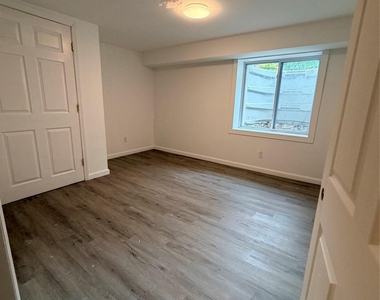 364 Lockwood Drive - Photo Thumbnail 10