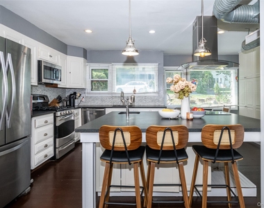 17 Edgewood Avenue - Photo Thumbnail 8