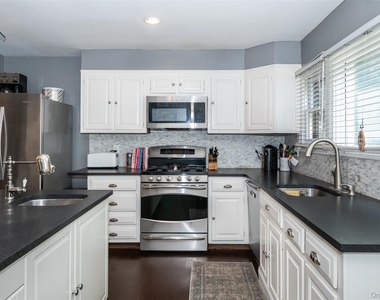 17 Edgewood Avenue - Photo Thumbnail 4