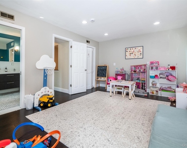 17 Edgewood Avenue - Photo Thumbnail 21