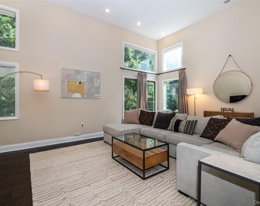 17 Edgewood Avenue - Photo Thumbnail 13