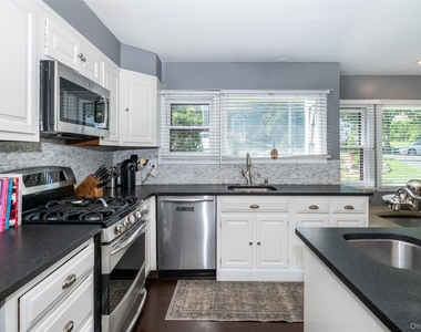 17 Edgewood Avenue - Photo Thumbnail 3