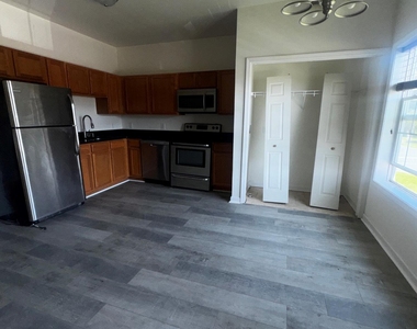 147 Wallins Corners Road - Photo Thumbnail 2