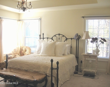 4 Outlook Avenue - Photo Thumbnail 3