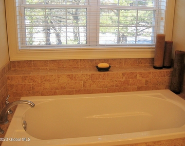 4 Outlook Avenue - Photo Thumbnail 5