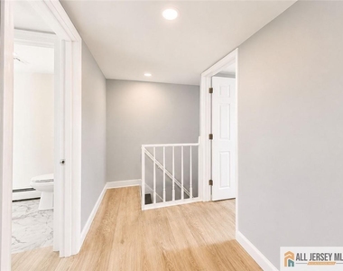 6 Rutgers Road - Photo Thumbnail 14