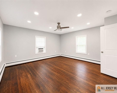 6 Rutgers Road - Photo Thumbnail 5