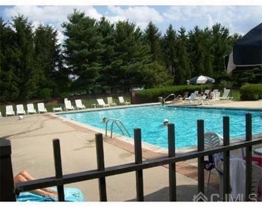 313 Wimbeldon Court - Photo Thumbnail 11