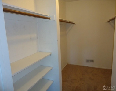 313 Wimbeldon Court - Photo Thumbnail 9