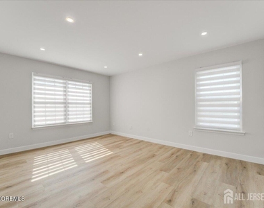 341 Danbury Lane - Photo Thumbnail 18