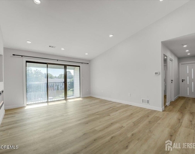 341 Danbury Lane - Photo Thumbnail 4