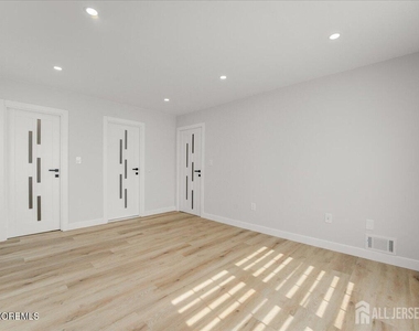 341 Danbury Lane - Photo Thumbnail 19