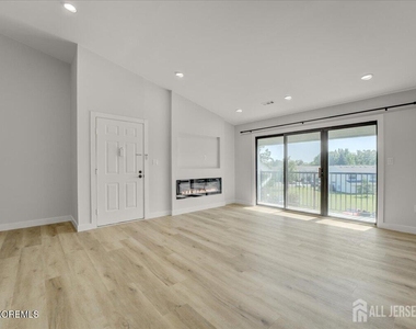 341 Danbury Lane - Photo Thumbnail 3