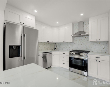 341 Danbury Lane - Photo Thumbnail 8