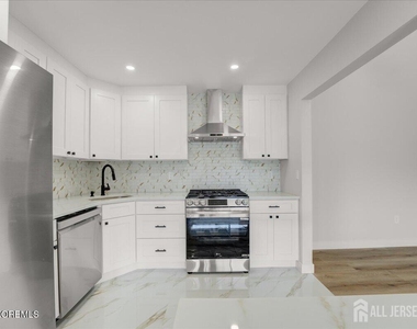 341 Danbury Lane - Photo Thumbnail 9