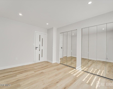 341 Danbury Lane - Photo Thumbnail 15