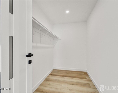 341 Danbury Lane - Photo Thumbnail 20