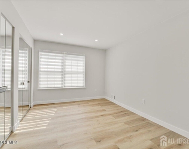 341 Danbury Lane - Photo Thumbnail 14