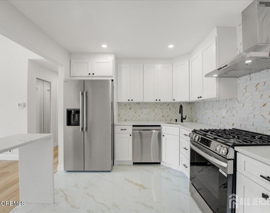 341 Danbury Lane - Photo Thumbnail 10