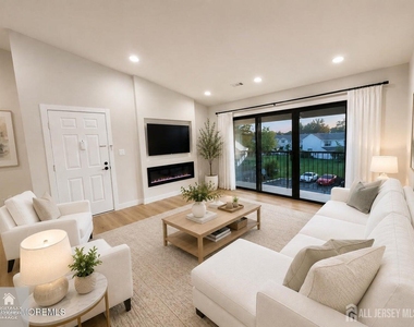 341 Danbury Lane - Photo Thumbnail 2