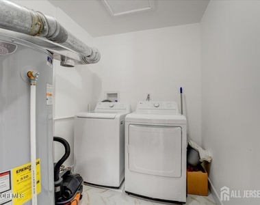 341 Danbury Lane - Photo Thumbnail 22