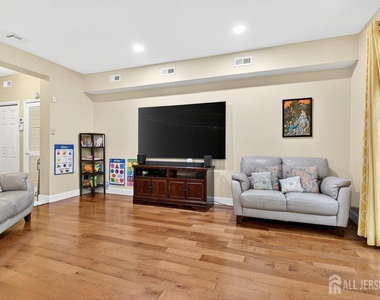 64 Ashford Drive - Photo Thumbnail 7