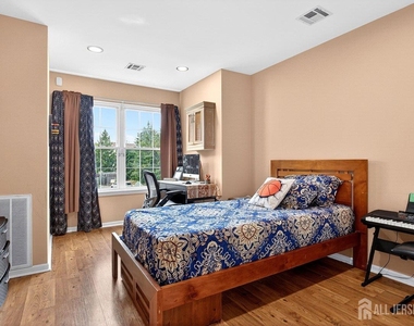 64 Ashford Drive - Photo Thumbnail 19