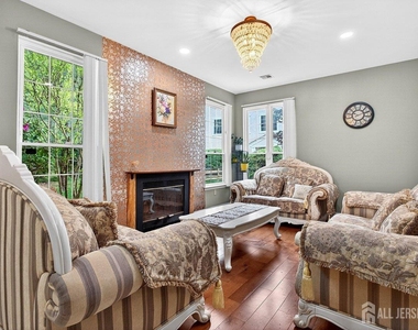 64 Ashford Drive - Photo Thumbnail 2