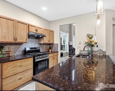 64 Ashford Drive - Photo Thumbnail 9