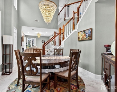 64 Ashford Drive - Photo Thumbnail 4