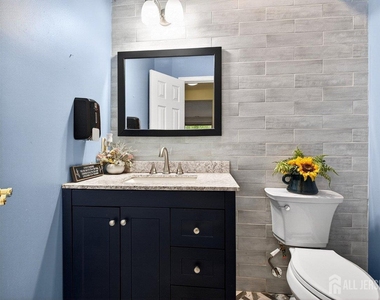 64 Ashford Drive - Photo Thumbnail 10