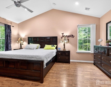 64 Ashford Drive - Photo Thumbnail 13