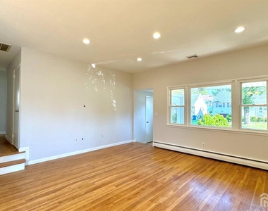 69 Mercer Street - Photo Thumbnail 1