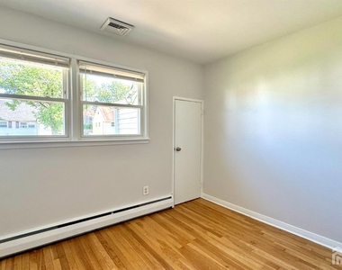 69 Mercer Street - Photo Thumbnail 7