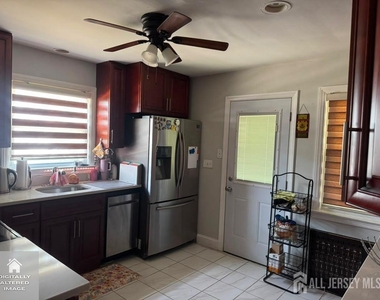 329 Ford Ave Avenue - Photo Thumbnail 8